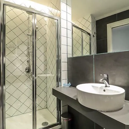 Alojamento de Acomodação e Pequeno-almoço Il Grattacielo Nápoles