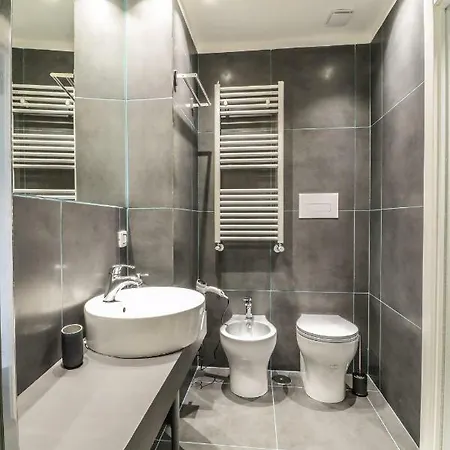 Il Grattacielo Oda ve Kahvaltı Napoli